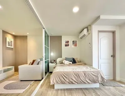 1-bed condo for rent near MRT Huai Khwang, photo 1 of 5