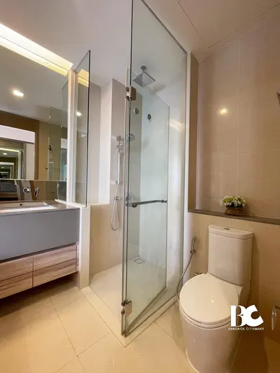 1-bed condo for rent at THE ESSE Asoke, photo 4 of 5