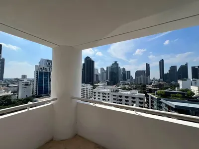 2-bed condo for rent near MRT Sukhumvit, photo 1 of 5