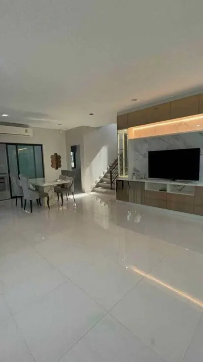 Setthasiri Charan Pinklao soi 32の4ベッドルーム一戸建て（賃貸）、写真4/5