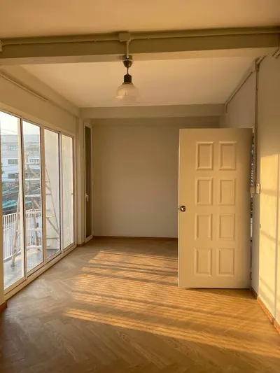 Maison 3 chambres à vendre près de la station MRT Sutthisan, photo 4 sur 5