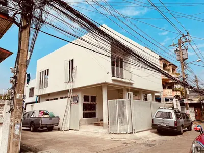 Maison 3 chambres à vendre près de la station MRT Sutthisan, photo 1 sur 5