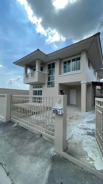 3-bed house for rent near MRT Min Buri, photo 1 of 5