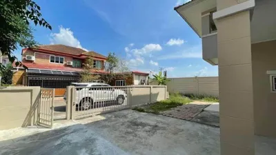 3-bed house for rent near MRT Min Buri, photo 2 of 5