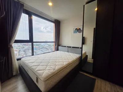 1-bed condo for rent near MRT Huai Khwang, photo 1 of 5