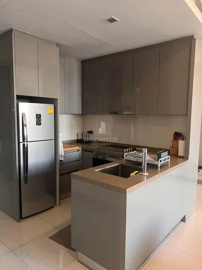 2-bed condo for rent near MRT Si Lom, photo 2 of 5