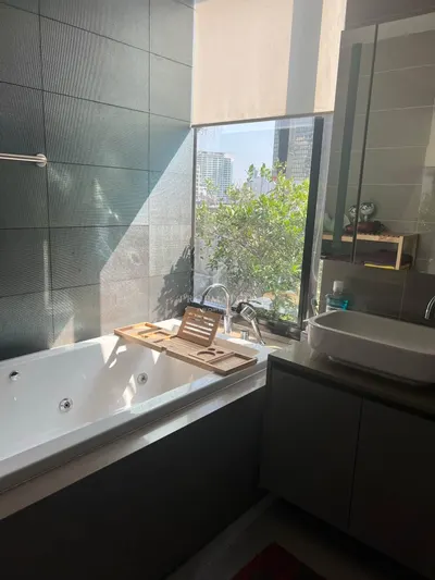 2-bed condo for rent near MRT Si Lom, photo 3 of 5