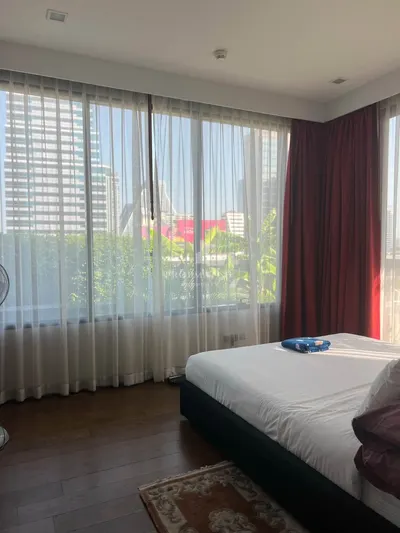 2-bed condo for rent near MRT Si Lom, photo 1 of 5