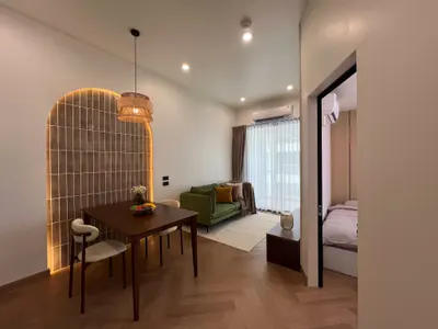 Condo 2 chambres à vendre près de la station ARL Hua Mak, photo 1 sur 5