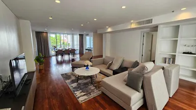 Maison 4 chambres à louer près de la station BTS Ekkamai, photo 1 sur 5