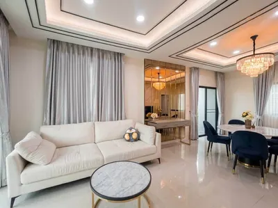 แกรนด์ บริทาเนีย กรุงเทพกรีฑา - สุวรรณภูมิ | Grand Britania Krungthepkreetha - Suvarnabhumiの4ベッドルーム一戸建て（賃貸）、写真4/5