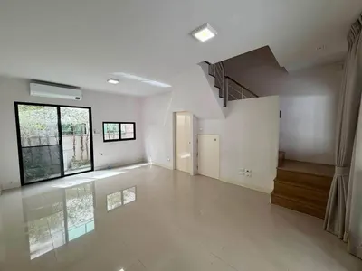 3-bed townhouse for rent near MRT Ram Inthra 3, photo 3 of 5