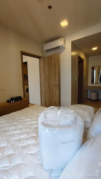 Condo for rent near MRT Huai Khwang, photo 3 of 5