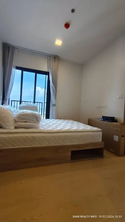 Condo for rent near MRT Huai Khwang, photo 1 of 5