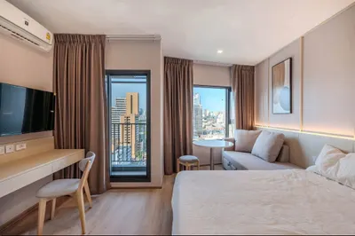 Studio condo for rent near MRT Phra Ram 9, photo 1 of 5