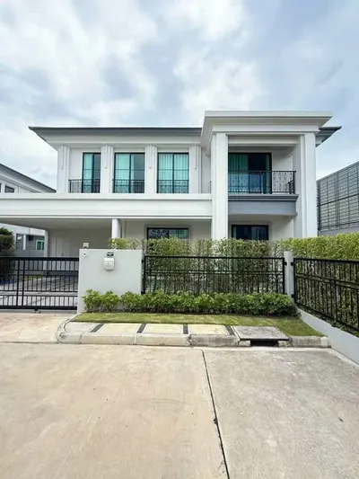 4-bed townhouse for rent near BTS Phra Khanong, photo 1 of 5