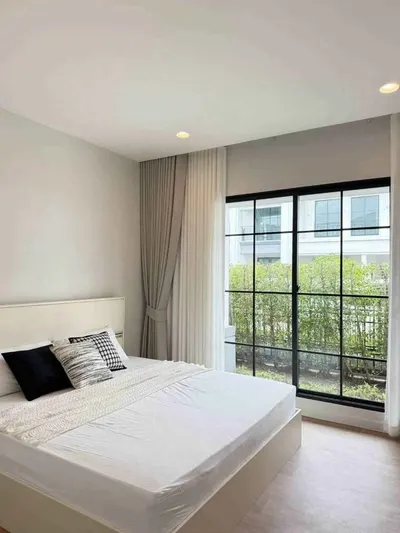 4-bed townhouse for rent near BTS Phra Khanong, photo 3 of 5