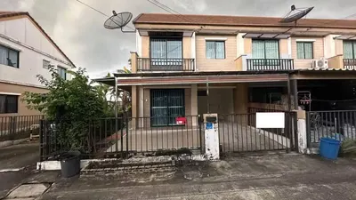 3-bed townhouse for rent near BTS Khu Khot, photo 1 of 5
