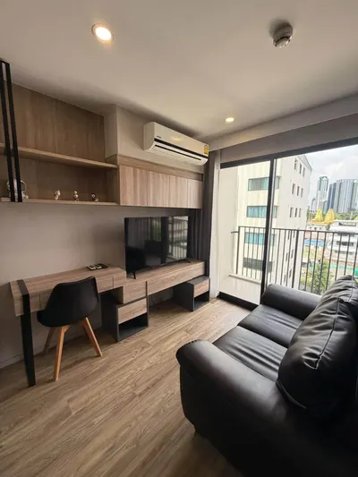 Blossom Condo Sathon-Charoen Rat的1房公寓出租，第2张，共5张