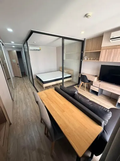 Blossom Condo Sathon-Charoen Rat的1房公寓出租，第1张，共5张