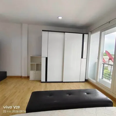 Maison de ville 3 chambres à louer près de la station MRT Lat Phrao 83, photo 2 sur 5