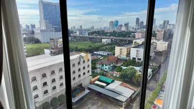 Siamese Residence Rama 9 Bangkok的2房联排别墅出租，第2张，共8张