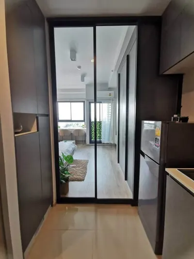 Studio condo for rent near ARL Makkasan, photo 4 of 5
