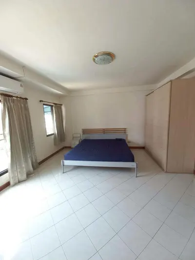 3-bed townhouse for rent near MRT Phra Ram 9, photo 3 of 5