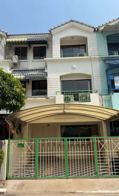 3-bed townhouse for rent near MRT Phra Ram 9, photo 2 of 5
