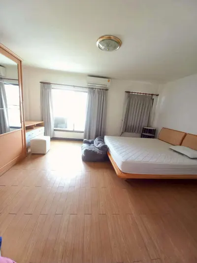 3-bed townhouse for rent near MRT Phra Ram 9, photo 4 of 5
