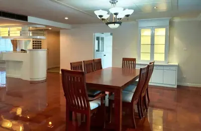 3-bed house for rent near BTS Phrom Phong, photo 1 of 5