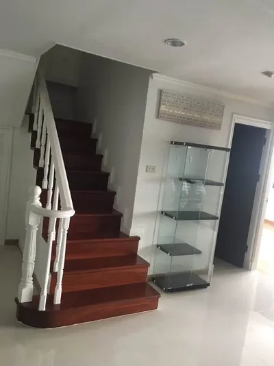 3-bed condo for sale near MRT Sukhumvit, photo 4 of 5