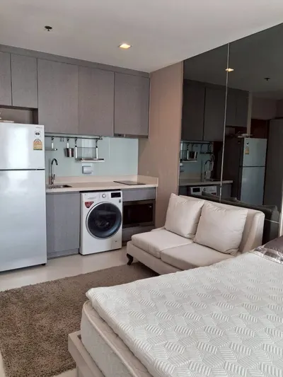 Rhythm Sukhumvit 36-38的开间公寓出租，第3张，共4张