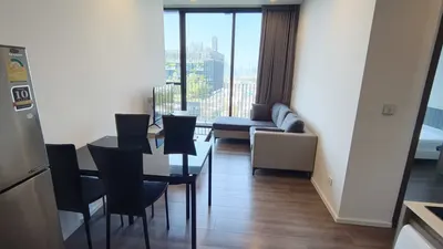 Condo 2 chambres à louer près de la station BTS Punnawithi, photo 2 sur 5