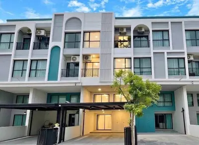 3-bed townhouse for rent near MRT Lat Phrao 101, photo 1 of 5