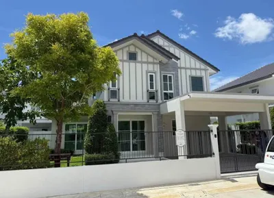 Villaggio 3 Srinakarin-Bangnaの4ベッドルーム一戸建て（賃貸）、写真1/5
