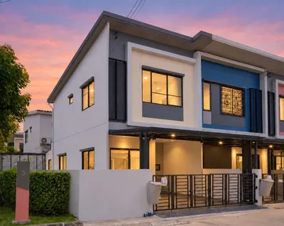 3-bed townhouse for sale near MRT Bang Khae, photo 1 of 5