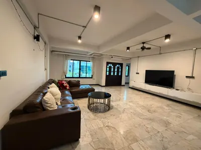 4-bed house for rent near BTS Saint Louis, photo 3 of 5