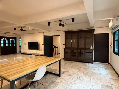 4-bed house for rent near BTS Saint Louis, photo 2 of 5