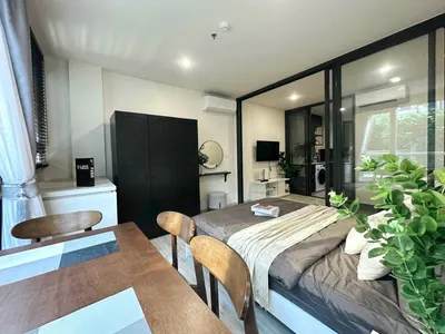 1-bed condo for rent at XT HUAIKHWANG, photo 1 of 7