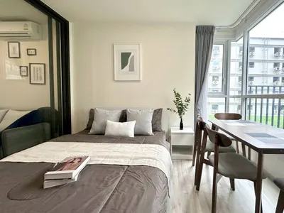 1-bed condo for rent at XT HUAIKHWANG, photo 2 of 7