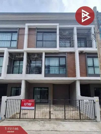 4-bed townhouse for sale near ARL Lat Krabang, photo 1 of 5
