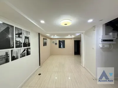 5-bed house for rent near MRT Sukhumvit, photo 2 of 5