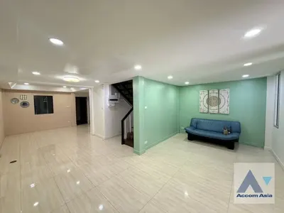 5-bed house for rent near MRT Sukhumvit, photo 1 of 5