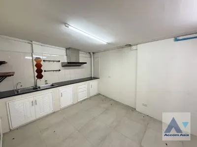 5-bed house for rent near MRT Sukhumvit, photo 3 of 5