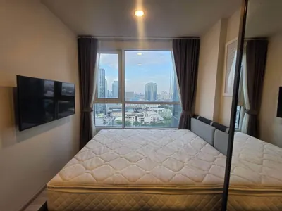 1-bed condo for rent near MRT Huai Khwang, photo 2 of 5