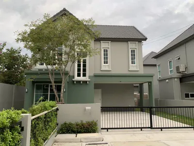 BTS 诗纳卡琳站附近的4房独栋住宅出售，第2张，共5张