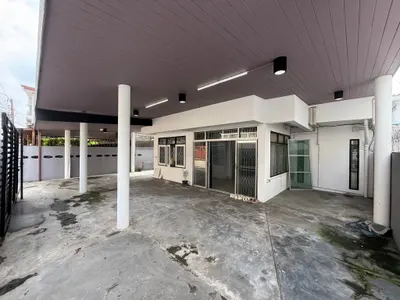 MRT スティサン駅周辺の3ベッドルーム一戸建て（賃貸）、写真2/5