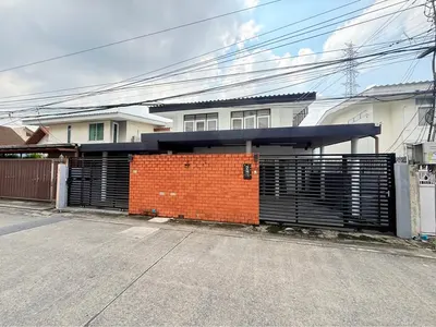 MRT スティサン駅周辺の3ベッドルーム一戸建て（賃貸）、写真1/5