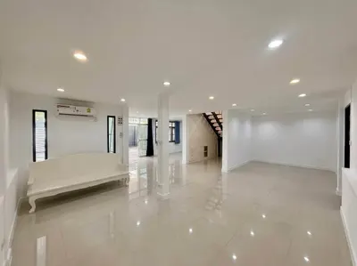 MRT スティサン駅周辺の3ベッドルーム一戸建て（賃貸）、写真3/5
